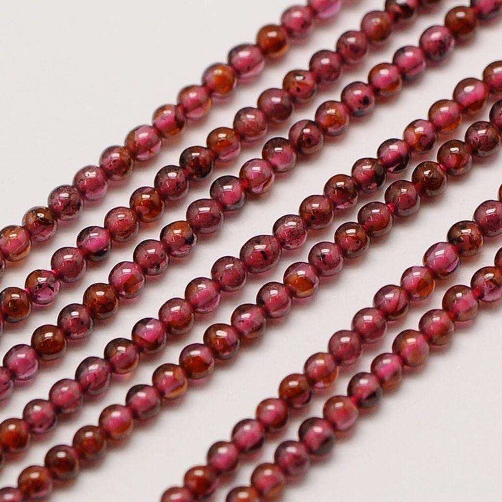 Granaat kralen 2 mm — streng van circa 160 stuks